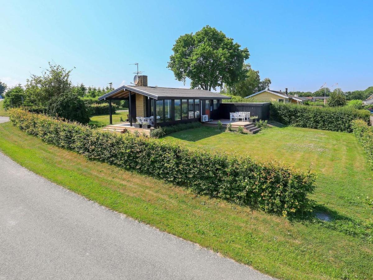 6 Person Holiday Home In Hesselager Eksteriør billede