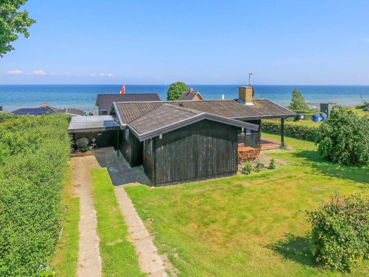 6 Person Holiday Home In Hesselager Eksteriør billede