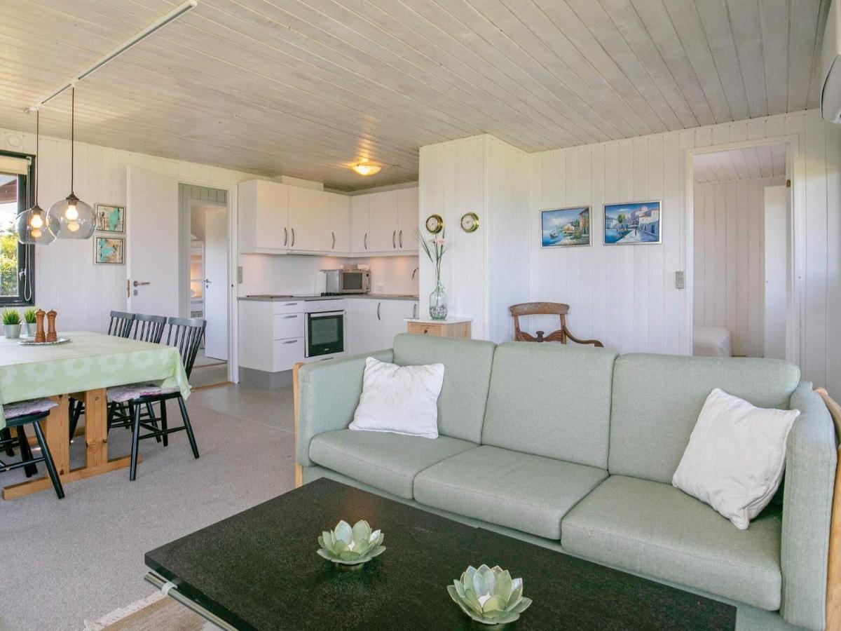 6 Person Holiday Home In Hesselager Eksteriør billede